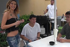 欧美娇小性videos