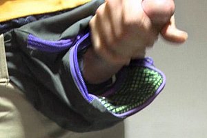 被黑人扒开双腿猛进入